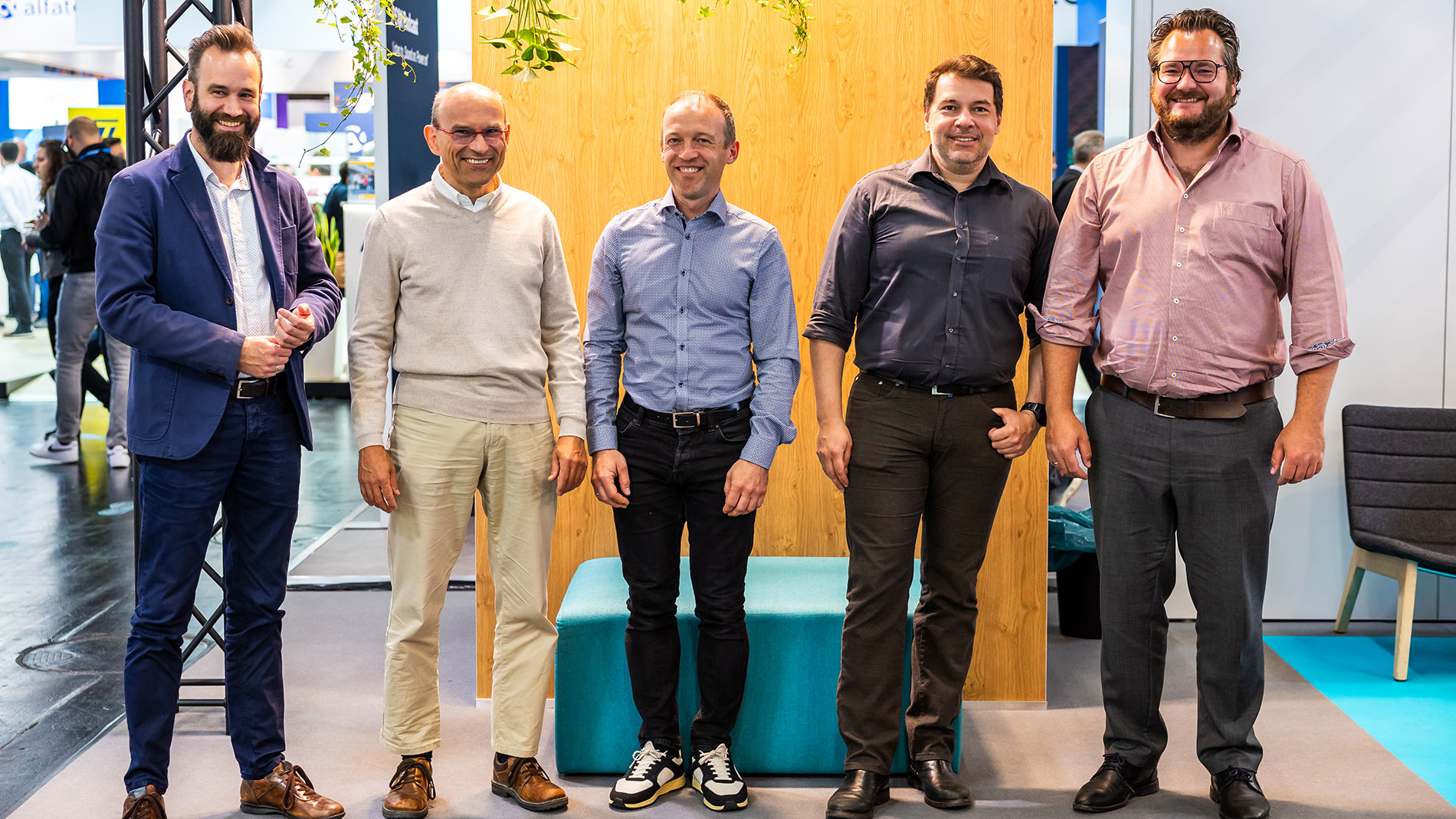 From left: Matthias Hammerl (Vitesco Technologies GmbH), Dr. Wolfgang Frank (Infineon Technologies AG), Dr. Alexander Hensler (Siemens Healthineers AG), Dirk Kranzer (Fraunhofer-Institut für Solare Energiesysteme ISE), Prof. Dr. Marco Jung (Hochschule Bonn-Rhein-Sieg / Fraunhofer IEE)