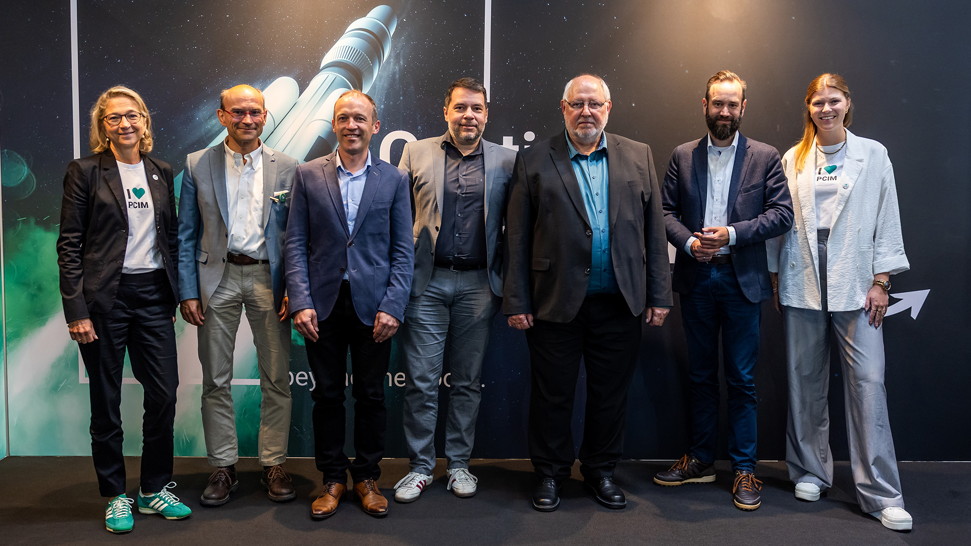 From left: Lisette Hausser (Mesago Messe Frankfurt GmbH), Dr. Wolfgang Frank (Infineon Technologies AG), Dr. Alexander Hensler (Siemens Healthineers AG), Dirk Kranzer (Fraunhofer-Institut für Solare Energiesysteme ISE), Prof. Dr. Uwe Scheuermann (Friedrich-Alexander-University Erlangen-Nuremberg), Matthias Hammerl (Vitesco Technologies GmbH), Miriam Zinth (Mesago Messe Frankfurt GmbH)