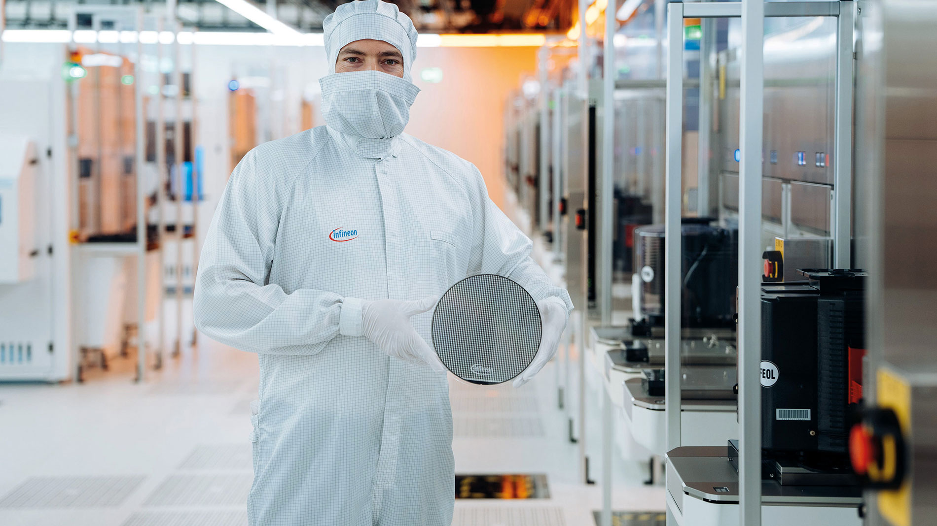 Infineon_200mm_SiC_Wafer-1