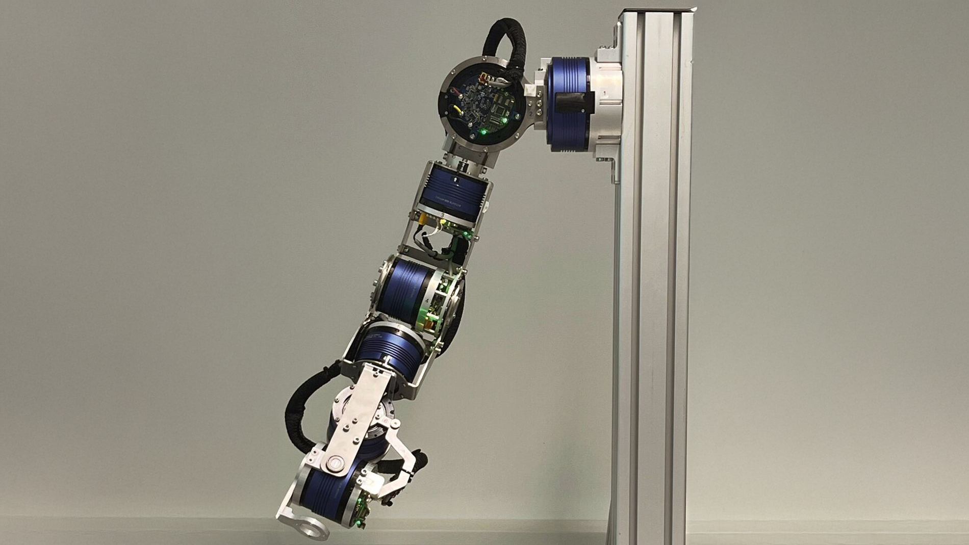 Figure 11: 7-DoF humanoid robotic arm demonstrator integrating motor control boards from the modular design platform. (Image: Infineon Technologies)
